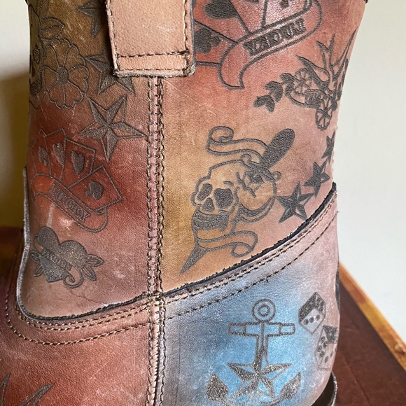 Corral Women’s Vintage Multi Color Engraved Boot - Picture 8 of 14